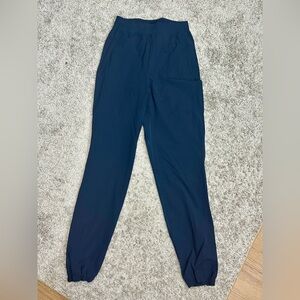 NWOT LULULEMON PANTS SIZE 2